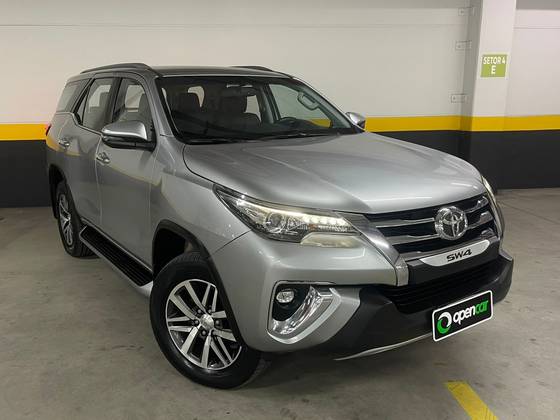 TOYOTA HILUX 2.8 SRX 4X4 CD 16V DIESEL 4P AUTOMÁTICO TOYOTA HILUX 2.8 SRX 4X4 CD 16V DIESEL 4P AUTOMÁTICO